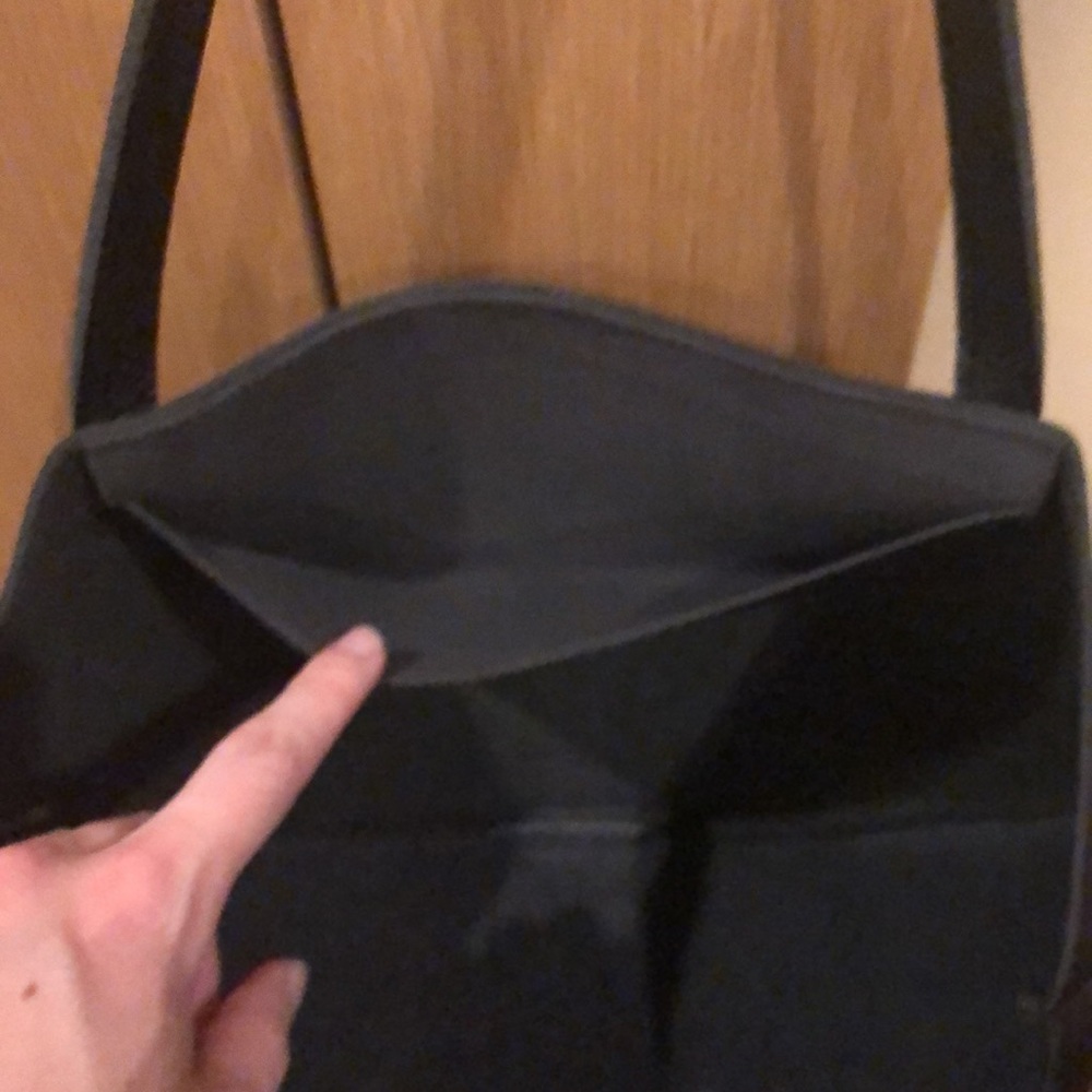 ✔️ Donated Vince Camuto Pebbled Vegan Leather Luck Tote Bag (discount) - Picture 10 of 16